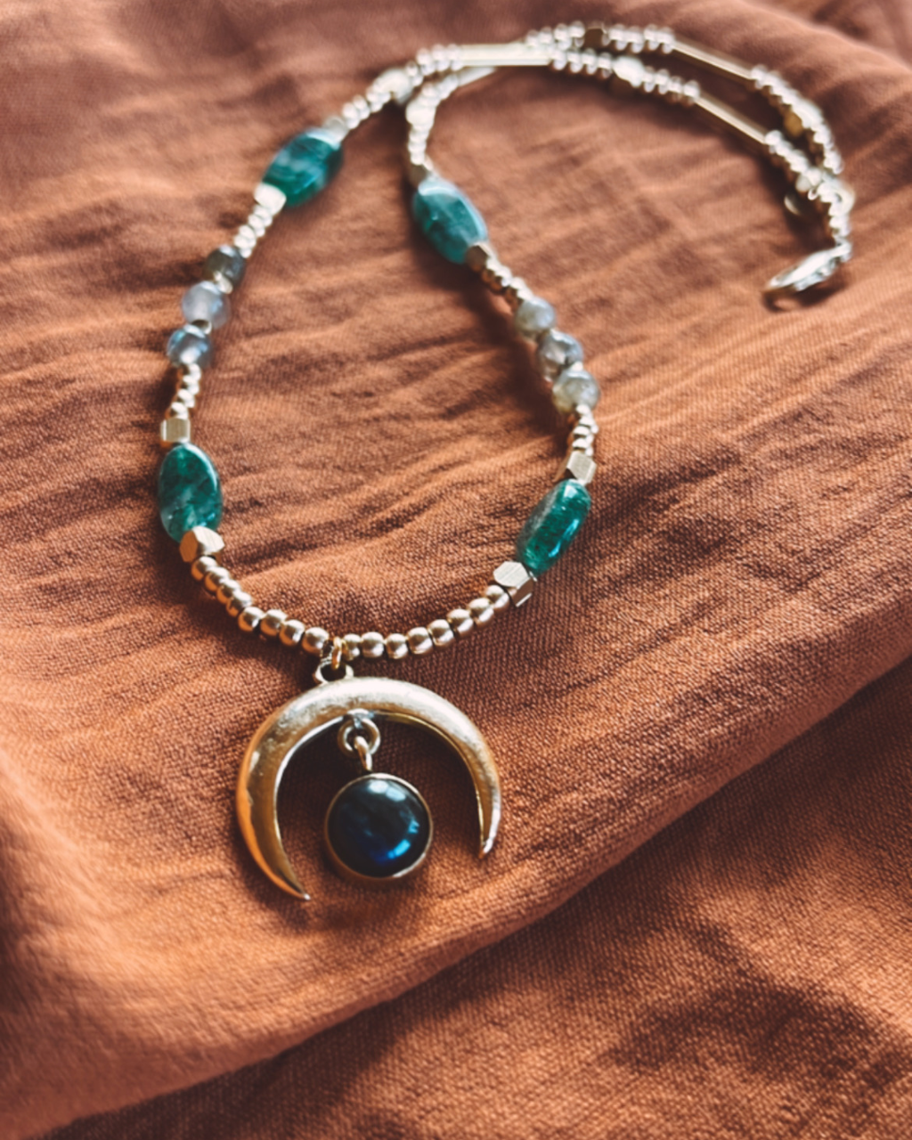 Lunara Choker